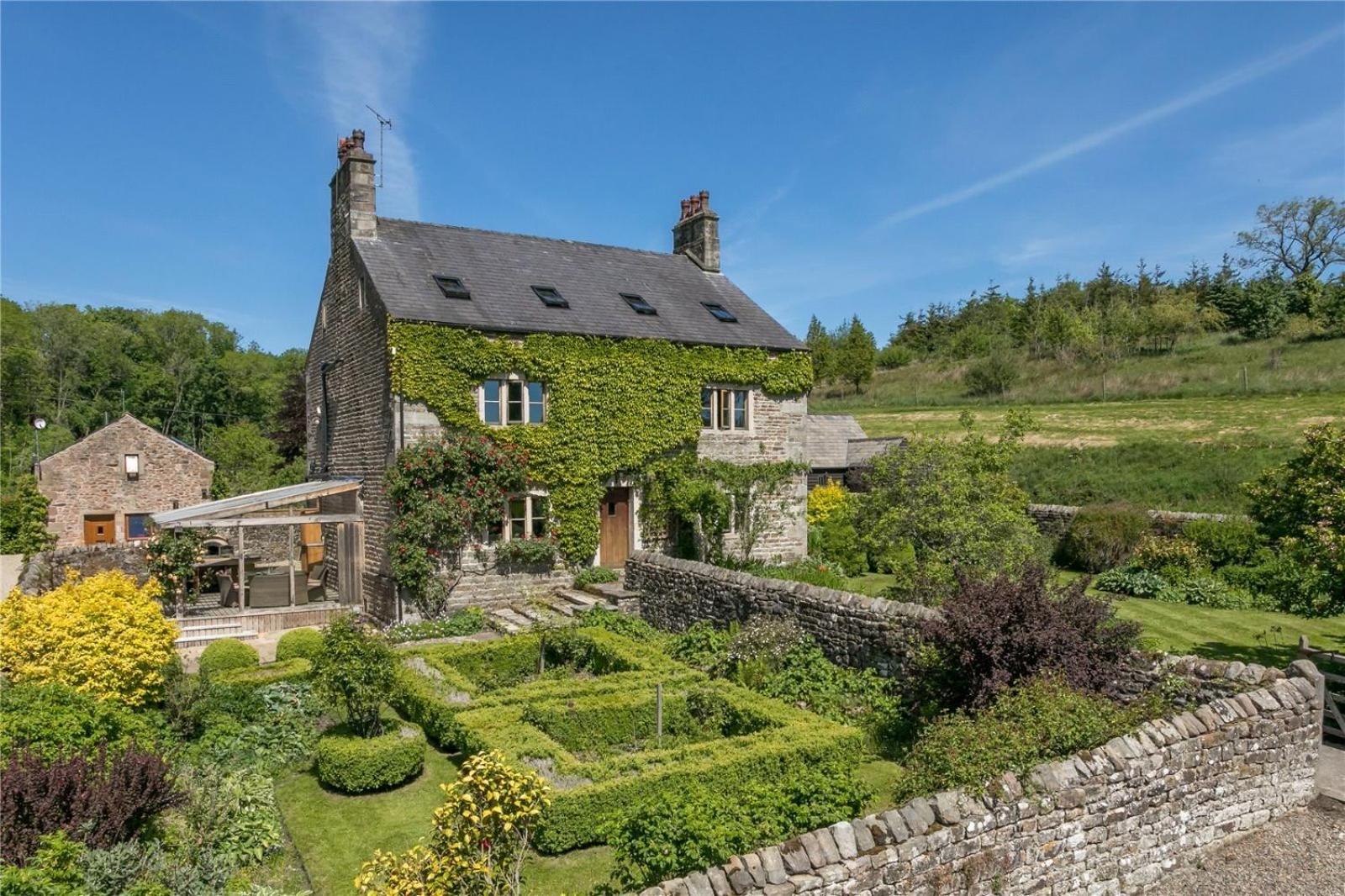 Large Country Farmhouse Waddington  Exterior photo