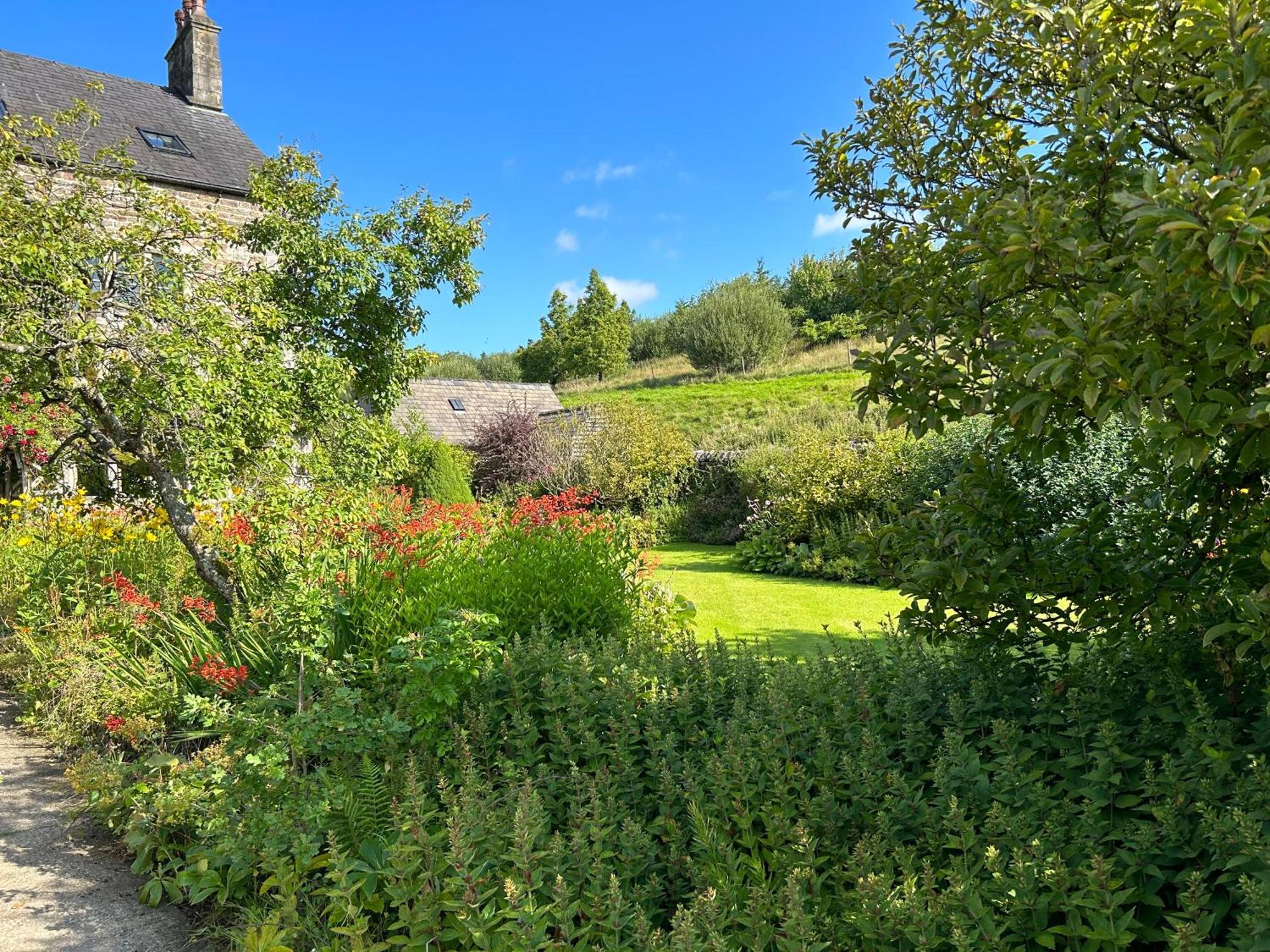 Large Country Farmhouse Waddington  Exterior photo