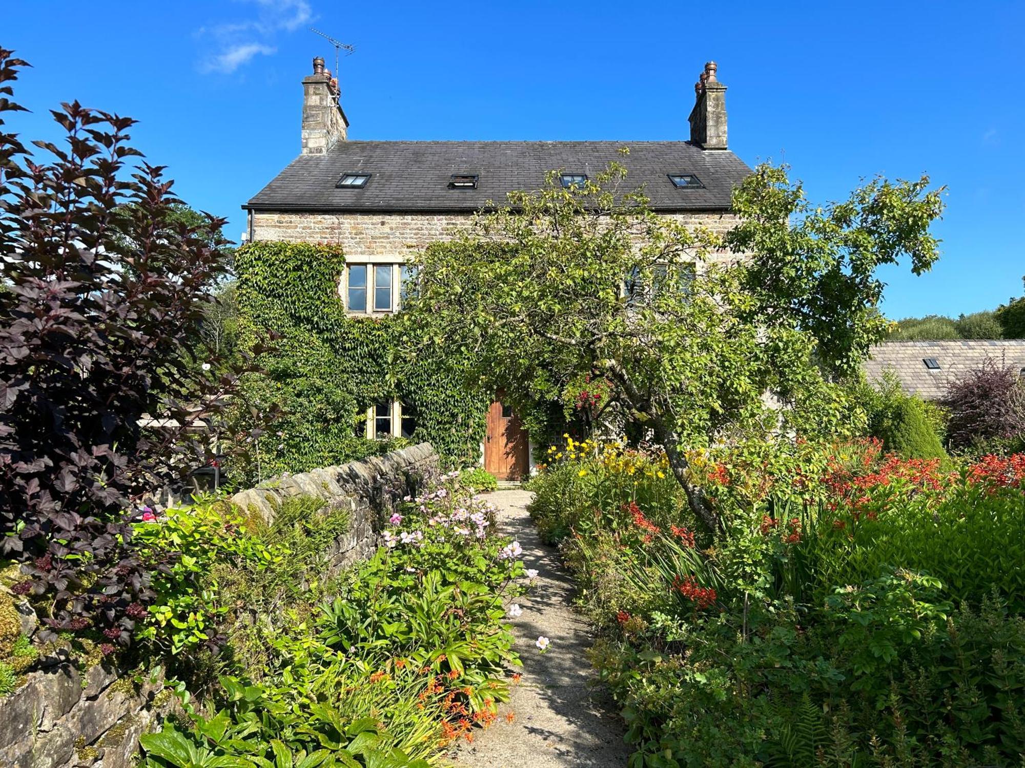 Large Country Farmhouse Waddington  Exterior photo